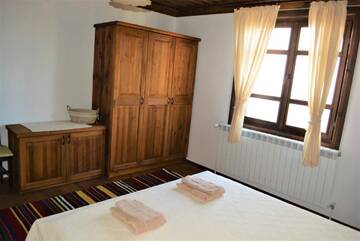Фото номера Вилла с 3 спальнями Виллы UZUNOVI Guesthouses Leshten г. Лештен 5
