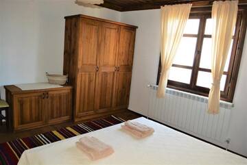 Фото номера Вилла с 3 спальнями Виллы UZUNOVI Guesthouses Leshten г. Лештен 11